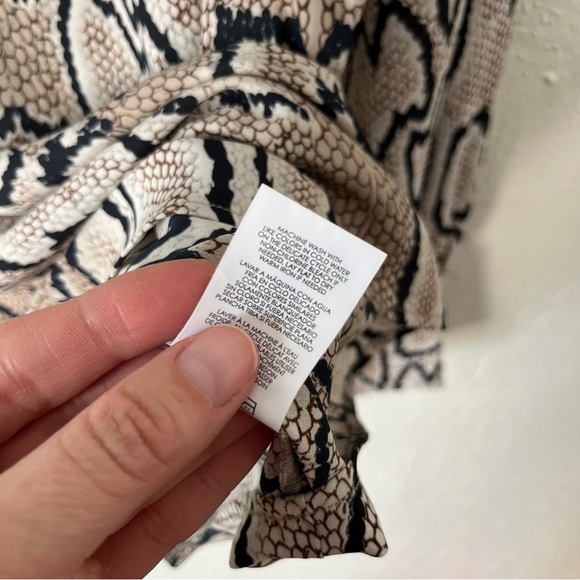 CAbi Top Women's Medium Serpentine Blouse Semi-Sheer Snakeskin Baddie Career - Picture 7 of 7